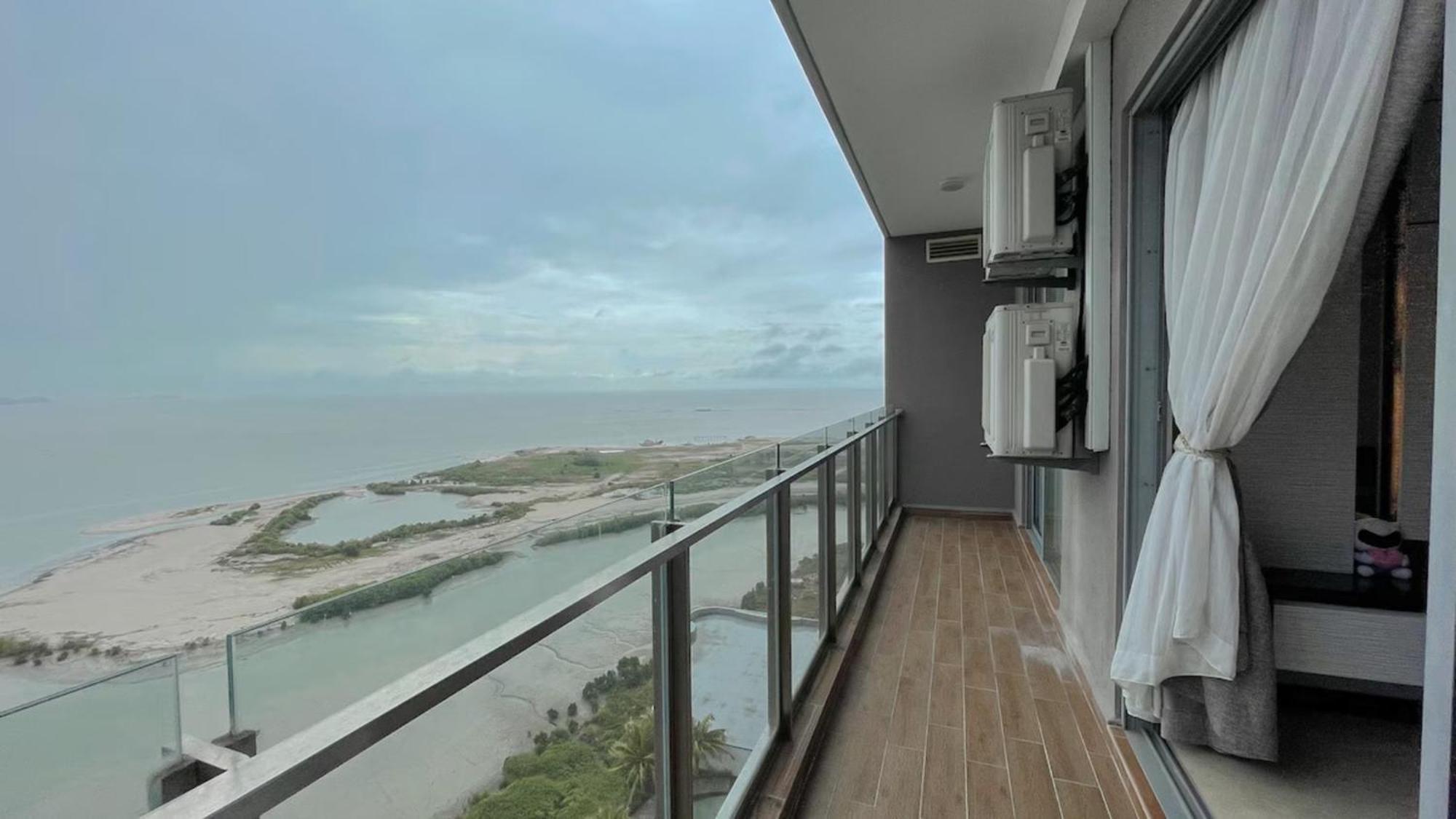 Silverscape Seaview Residence Melaka Exteriör bild