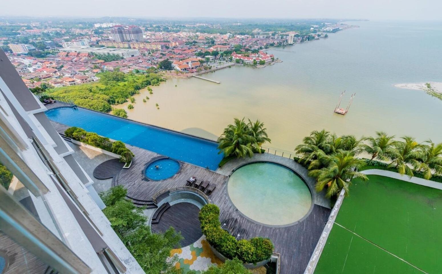 Silverscape Seaview Residence Melaka Exteriör bild