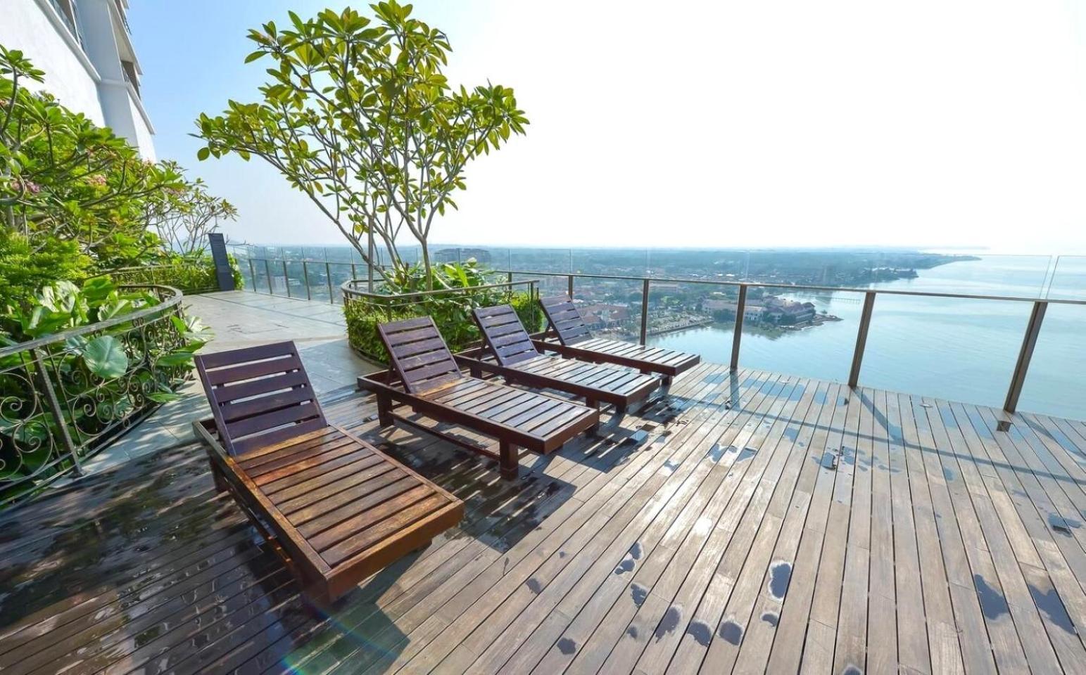 Silverscape Seaview Residence Melaka Exteriör bild